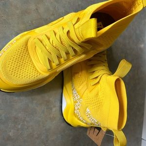 Yelow’s shoes champions new
